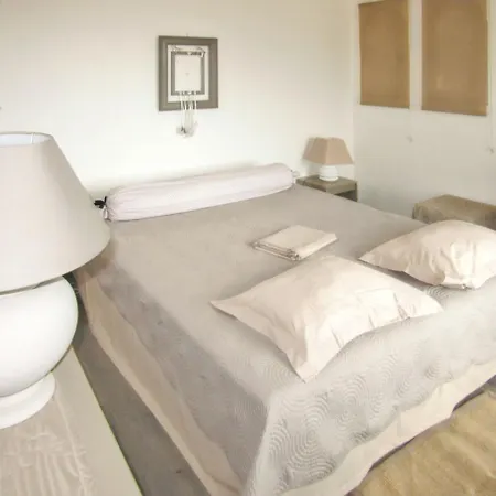 Villa Charmante A Florent Avec Piscine Privee Et Vues Magnifiques